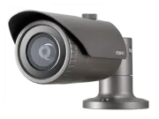 Hanwha - QNO-7032R - Wisenet Q network outdoor vandal bullet camera, 4MP @30fps, 6mm fixed focal lens (49°), triple codec H.265/H.264/MJPEG with Wisestream II, 120dB WDR, IR LEDs range 98', motion detection, tampering, defocus detection, hallway View