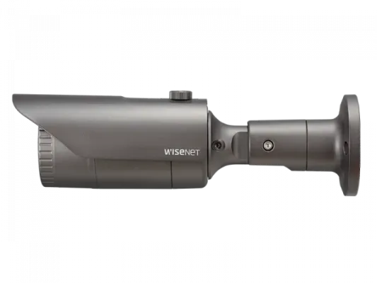 Hanwha - QNO-7032R - Wisenet Q network outdoor vandal bullet camera, 4MP @30fps, 6mm fixed focal lens (49°), triple codec H.265/H.264/MJPEG with Wisestream II, 120dB WDR, IR LEDs range 98', motion detection, tampering, defocus detection, hallway View